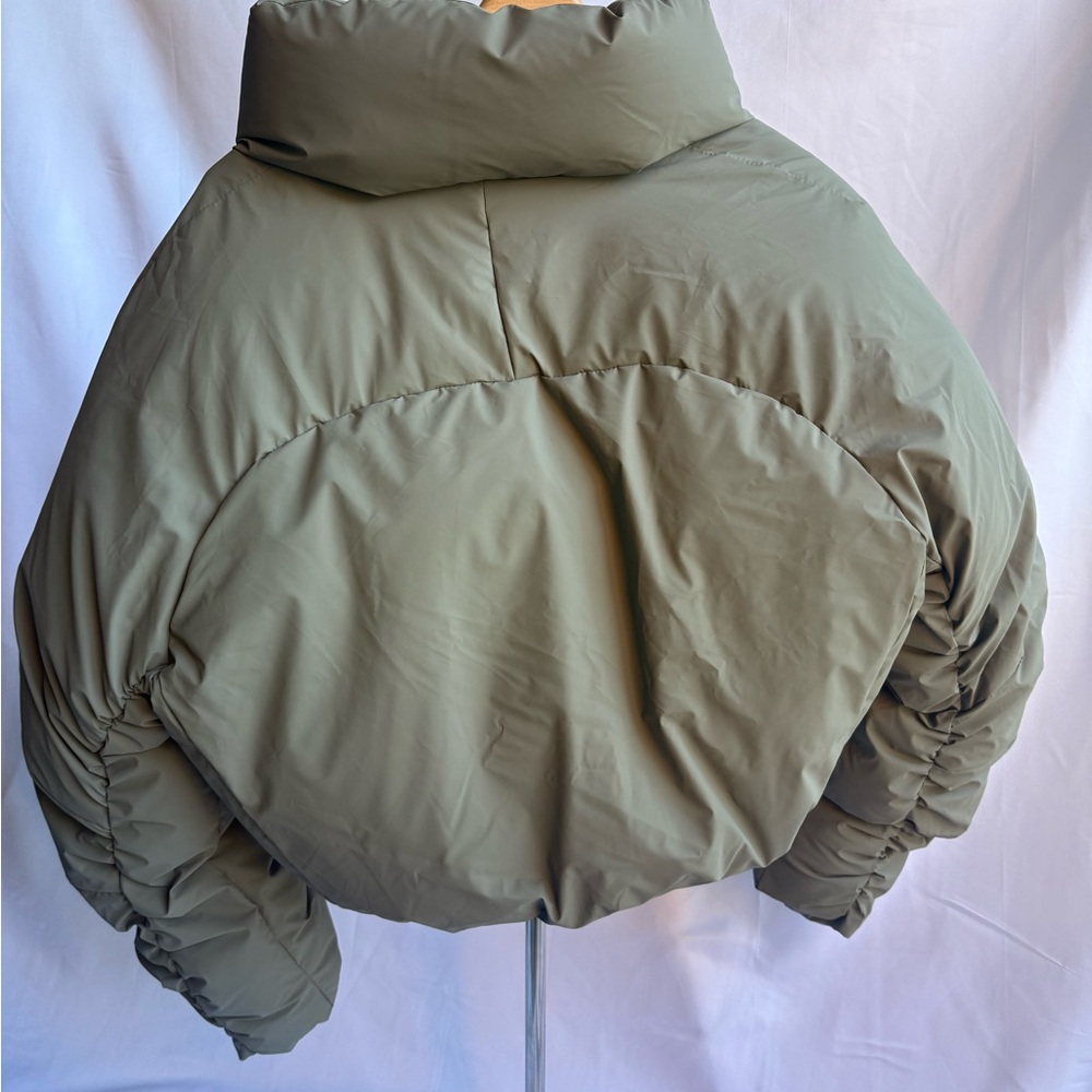 KHY by Kylie Jenner Cropped Puffer Jacket – Size XS – NWT - rare color - Picture 5 of 11